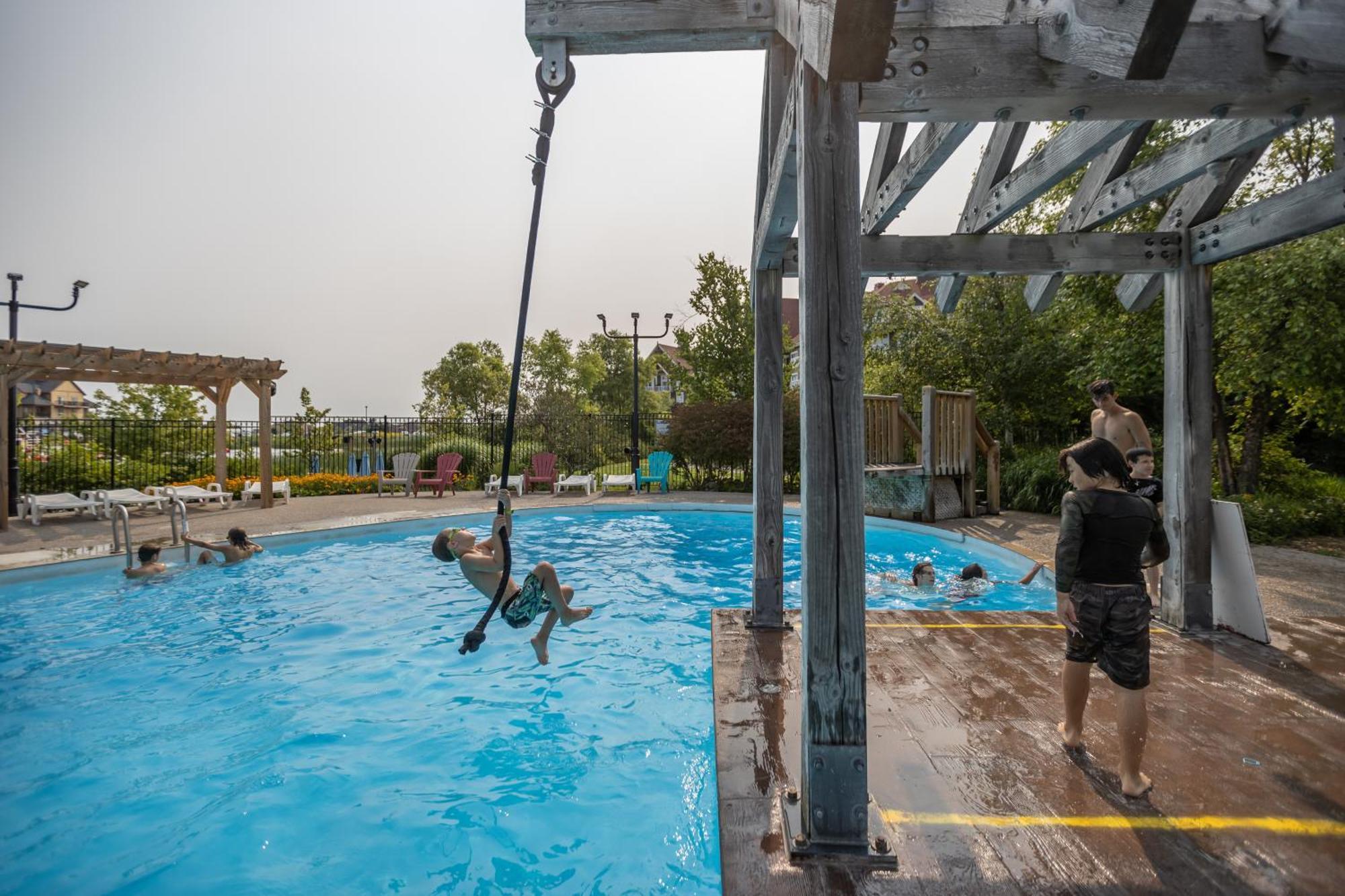 Blue Mountain Resort Inn บลูเมาเทนส์ ภายนอก รูปภาพ